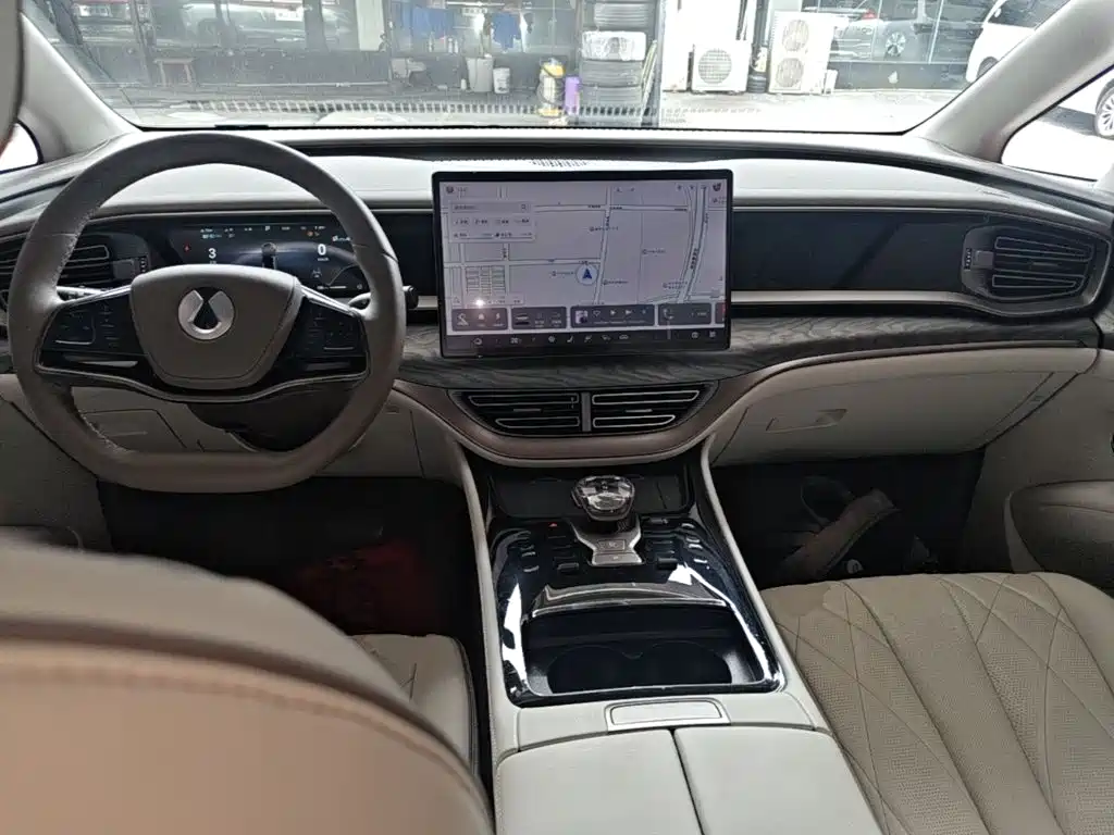 Denza D9 2022 DM-i 1040 Luxury