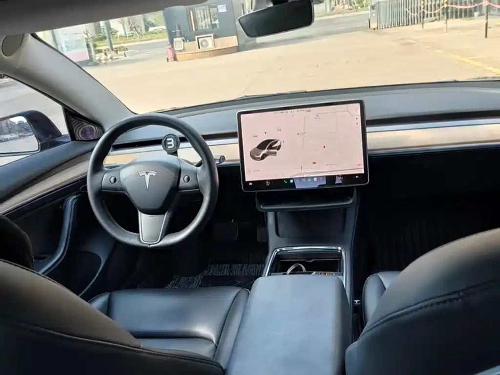 Tesla Model 3 — миниатюра 4