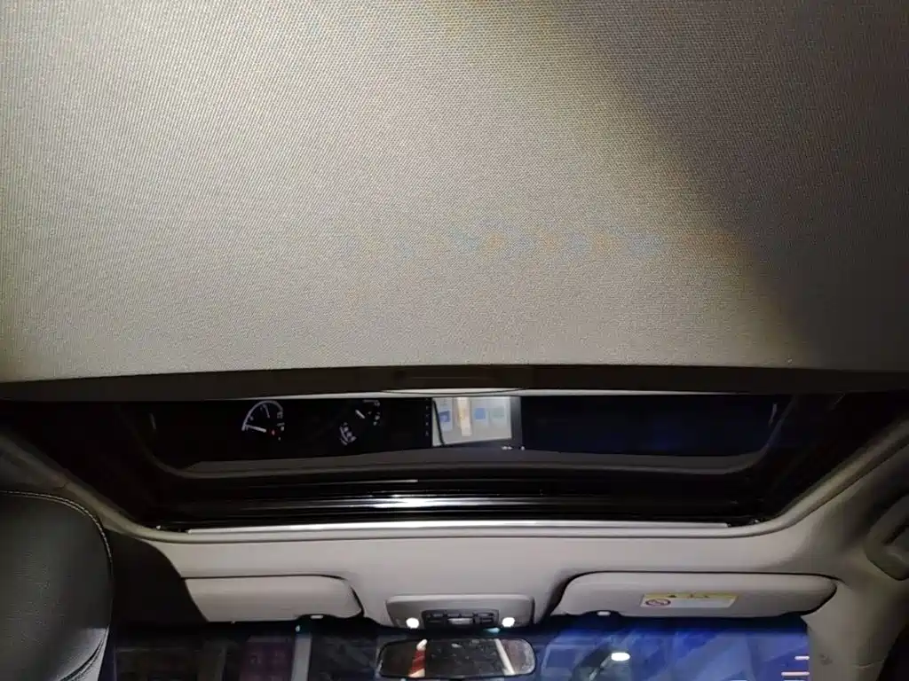 Toyota Camry — миниатюра 18