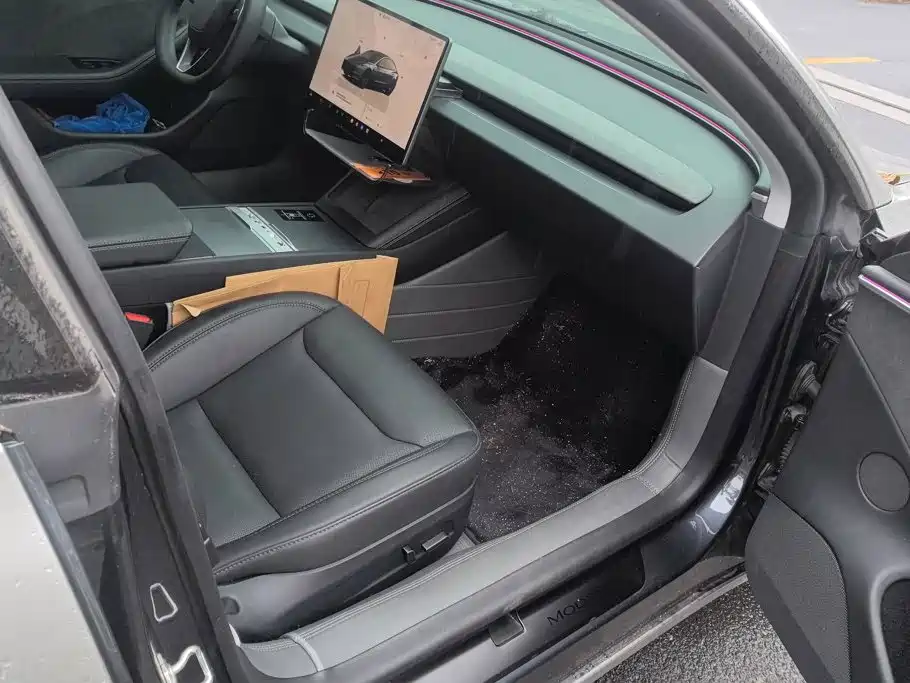 Tesla Model 3 — миниатюра 8