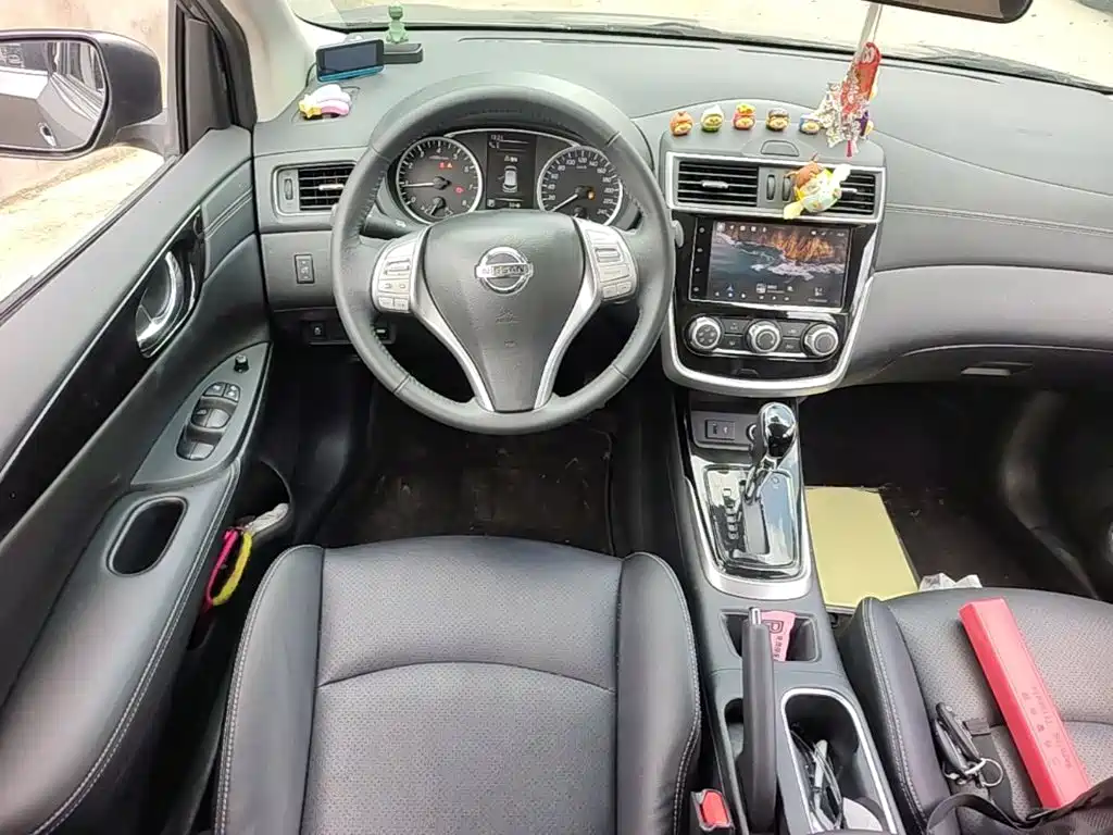 Nissan Tiida — миниатюра 11