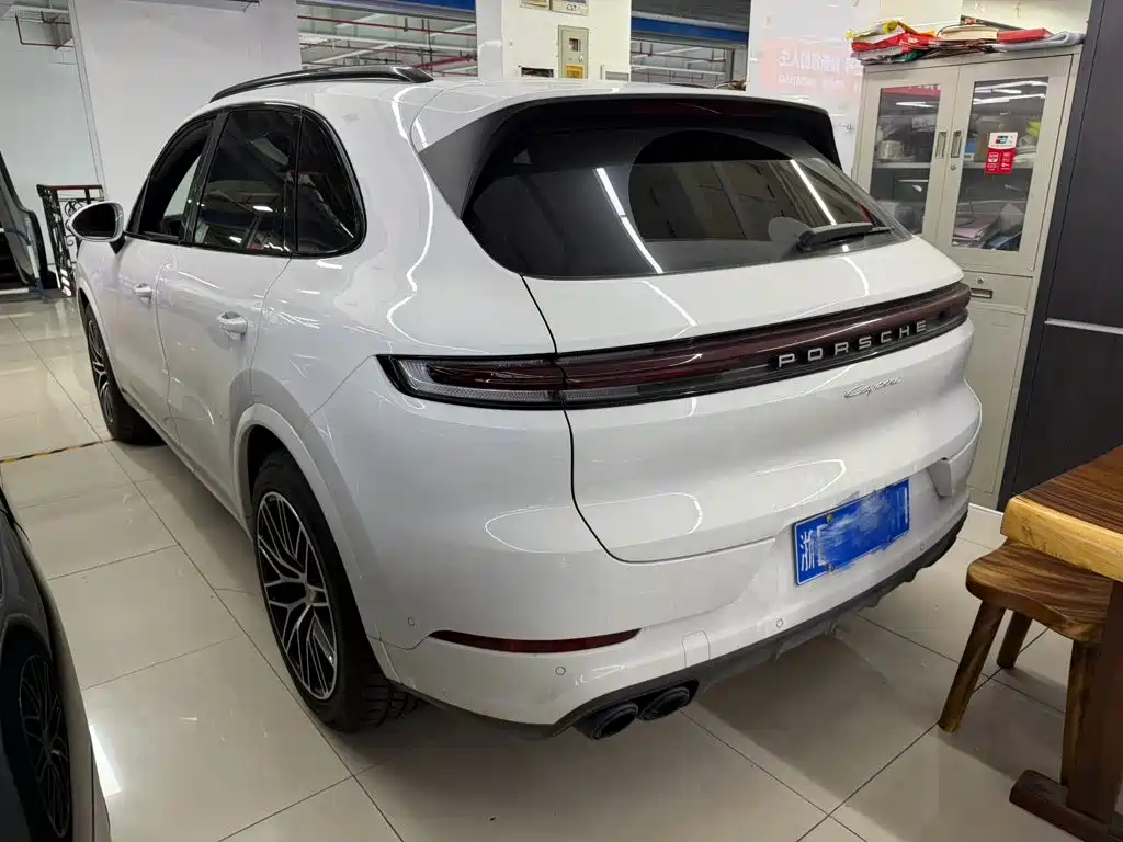 Porsche Cayenne — миниатюра 4
