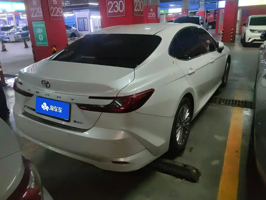 Toyota Camry — миниатюра 3