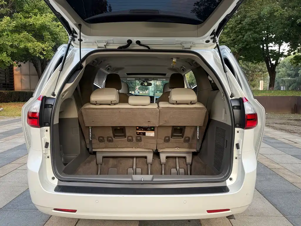 Toyota Sienna — миниатюра 25