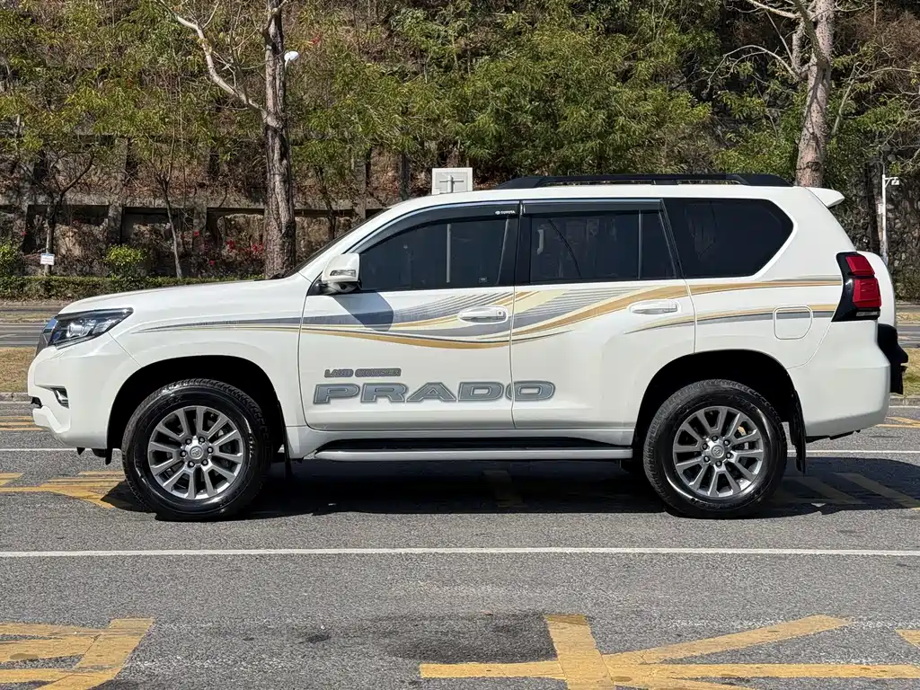 TOYOTA PRADO