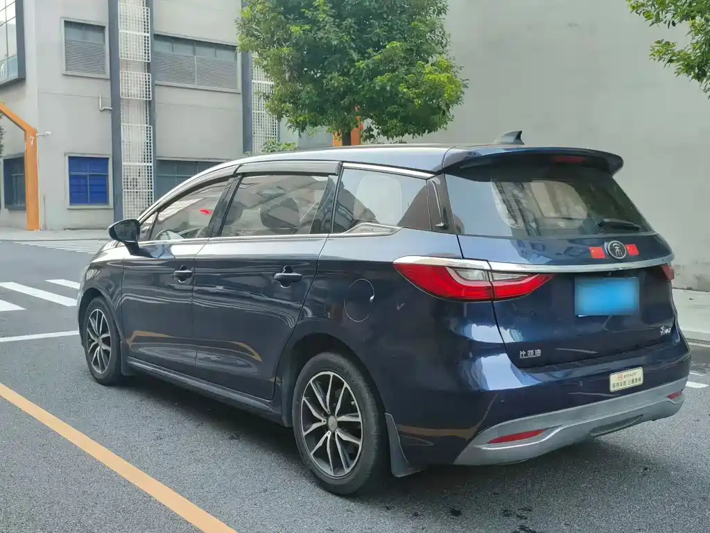 BYD MAX — миниатюра 4
