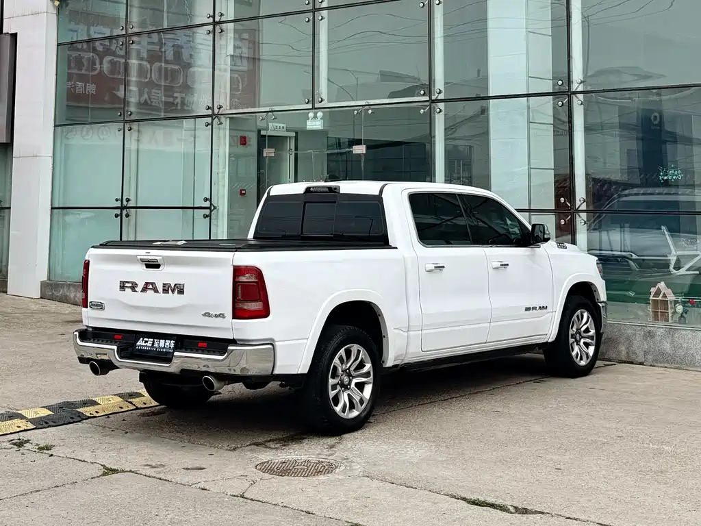 Ram Trucks 2022 5.7L