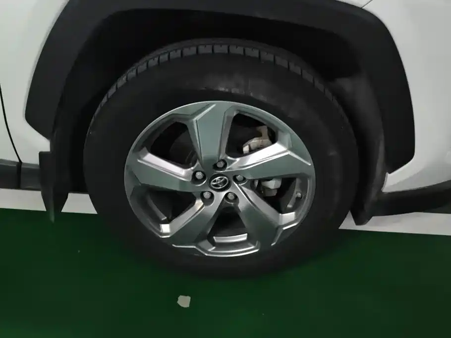 Toyota RAV4 — миниатюра 6