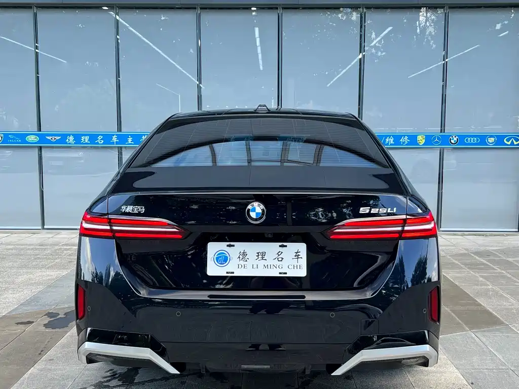 BMW 5 Series — миниатюра 15