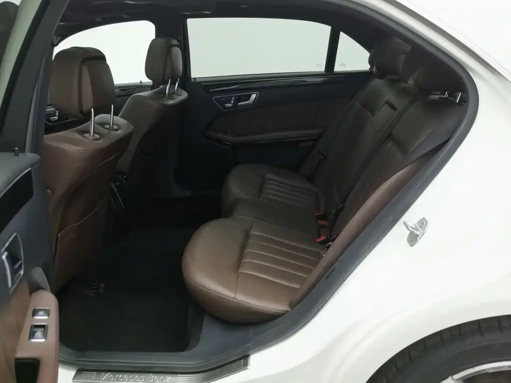 Mercedes-Benz E-Class — миниатюра 15