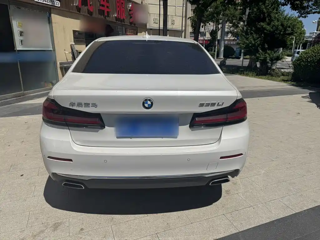 BMW 5 Series — миниатюра 6