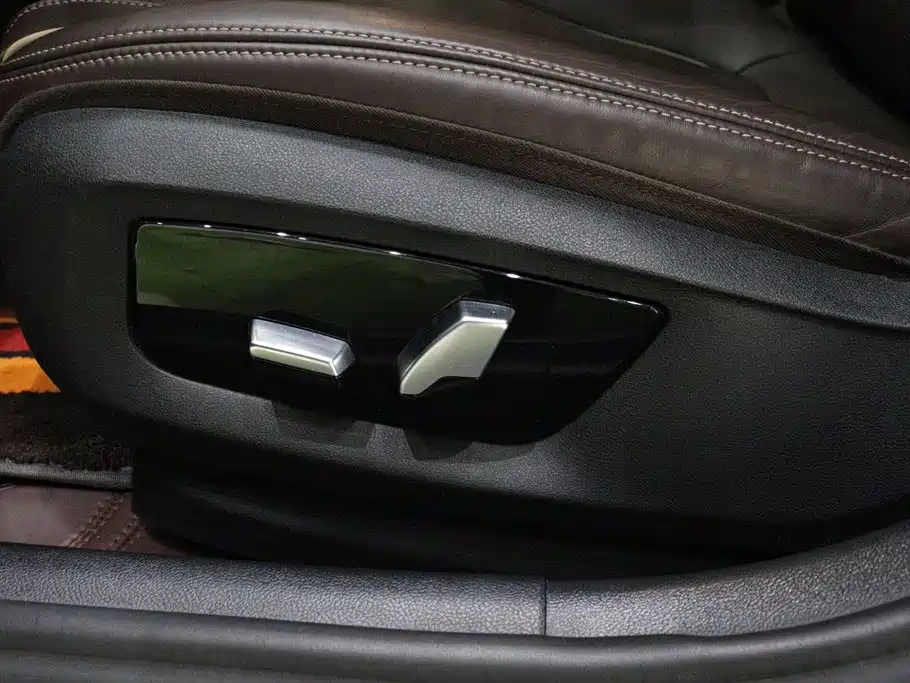 BMW 5 Series New Energy — миниатюра 21