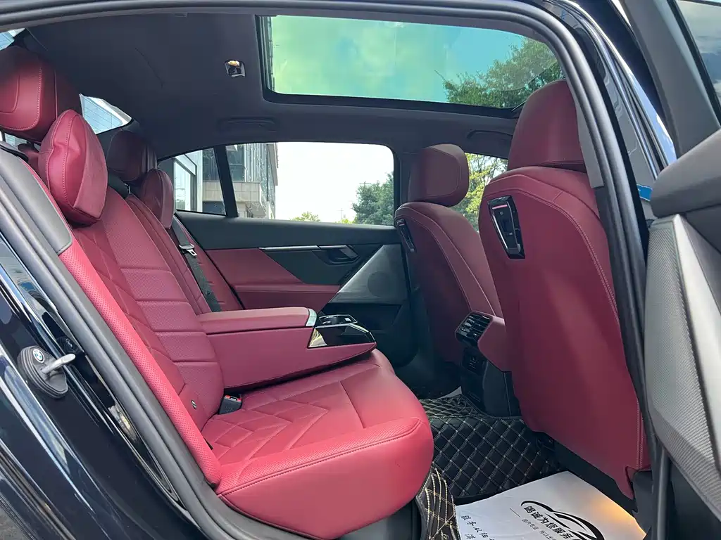 BMW 5 Series — миниатюра 11