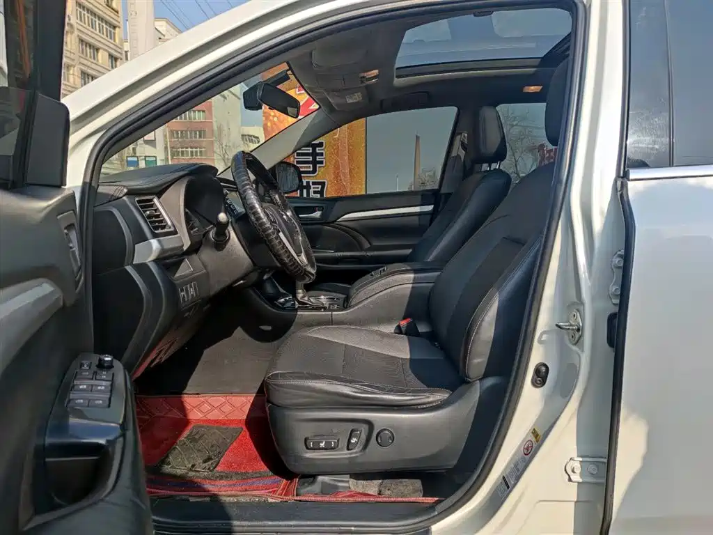 Toyota Highlander 2015 2.0T Luxury 7 мест