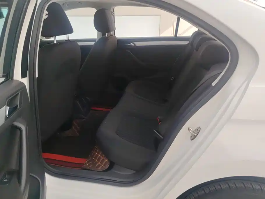 Volkswagen Jetta — миниатюра 11