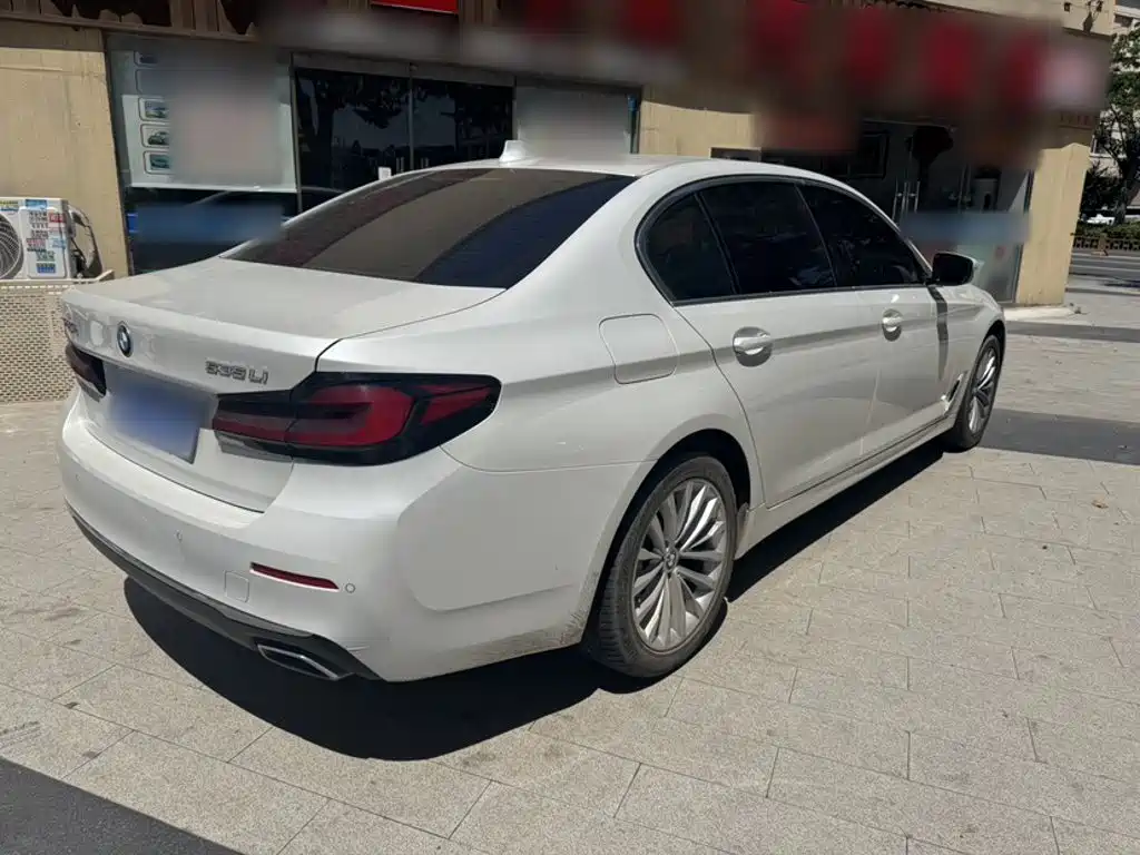 BMW 5 Series — миниатюра 7
