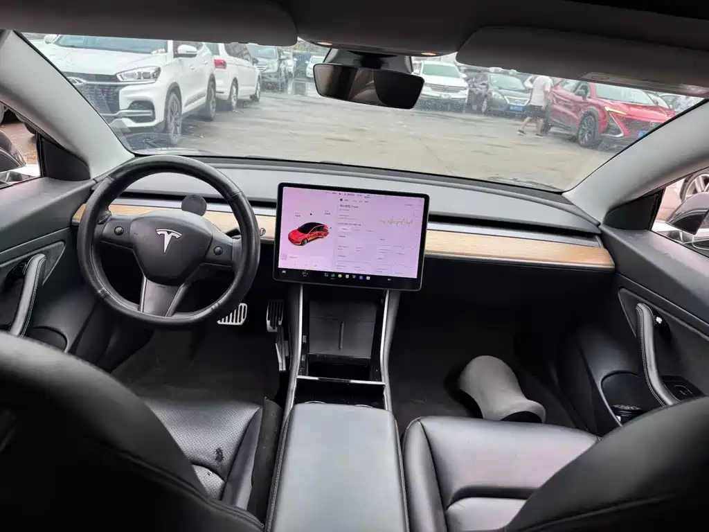 Tesla Model 3 — миниатюра 5