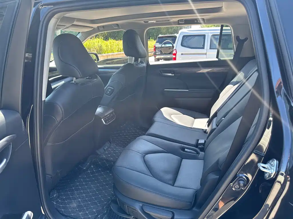 Toyota Highlander — миниатюра 6