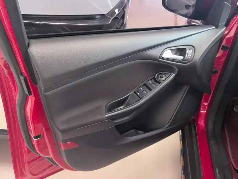 Ford Focus — миниатюра 7