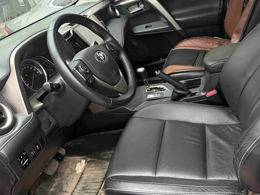 Toyota RAV4 — миниатюра 4