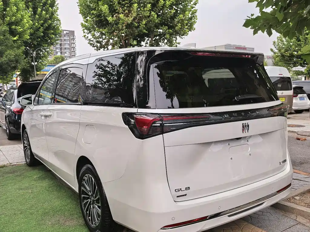Buick GL8 Hybrid — миниатюра 2
