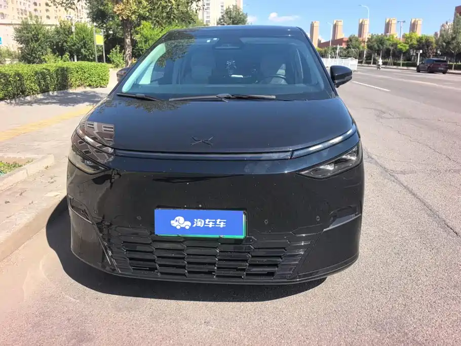 XPeng X9 — миниатюра 2