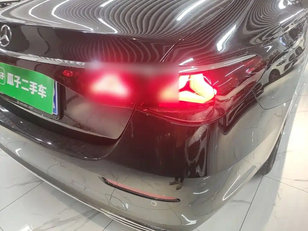 Mercedes-Benz E-Class — миниатюра 8