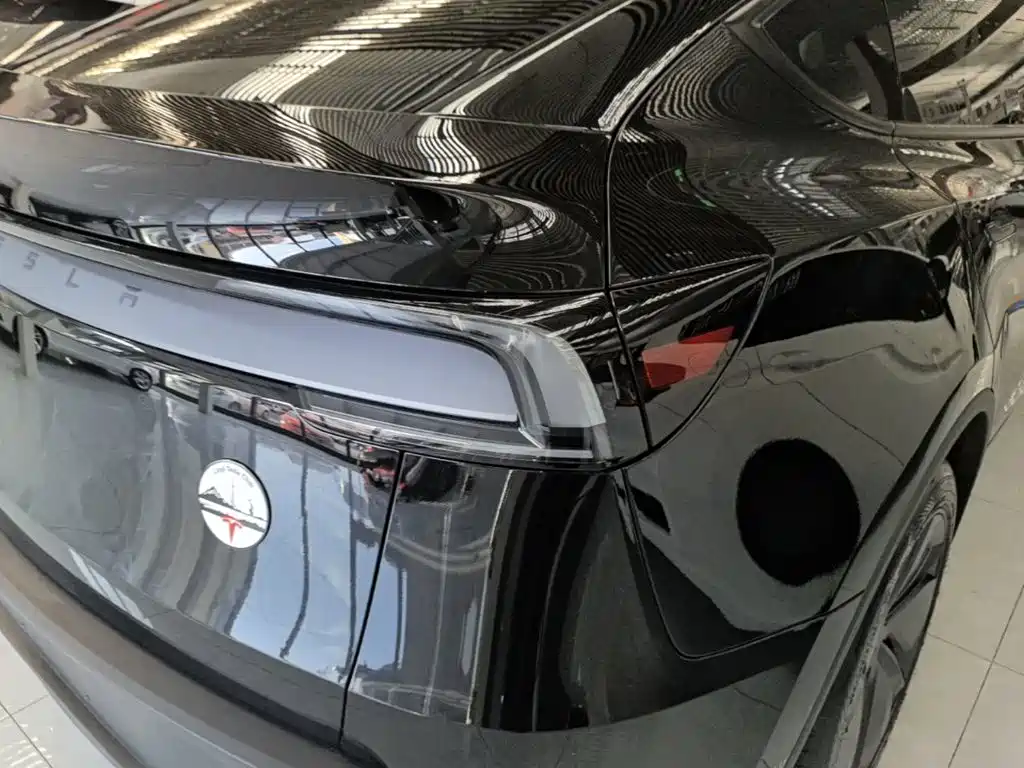 Tesla Model Y — миниатюра 8