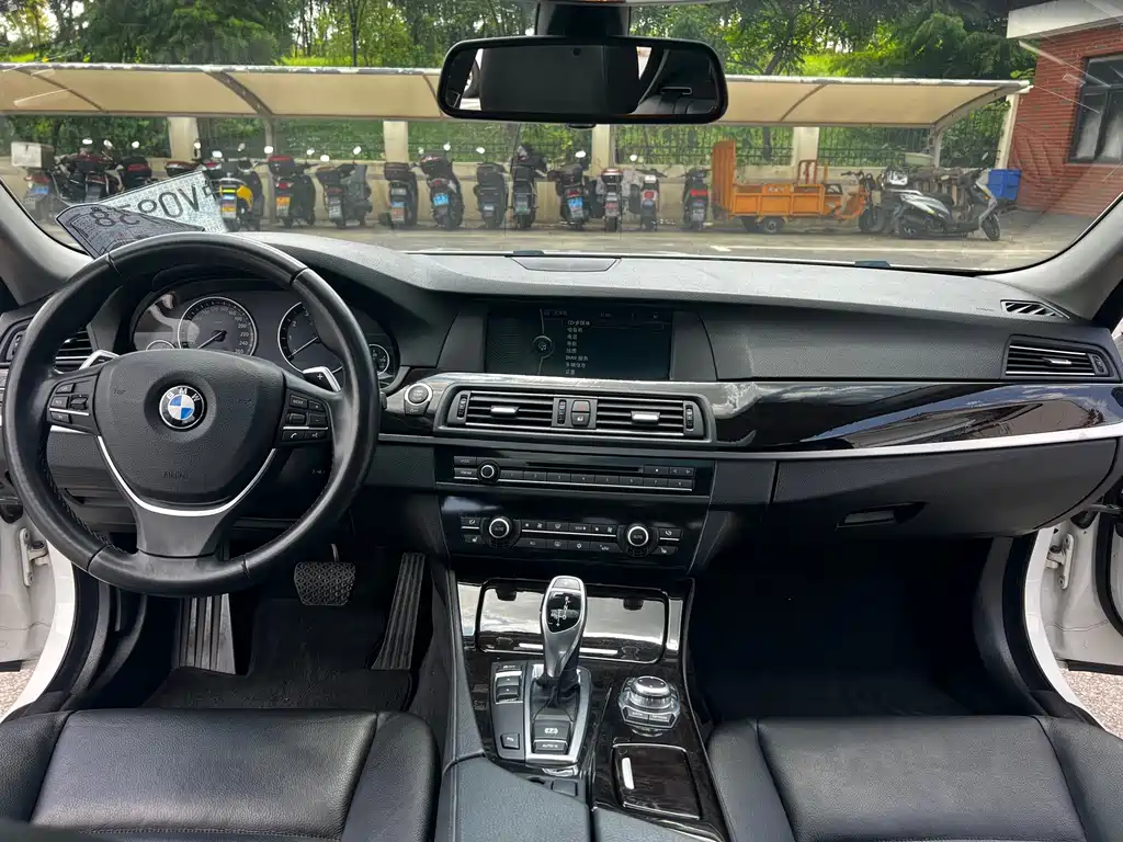 BMW 5 Series (Import) — миниатюра 8