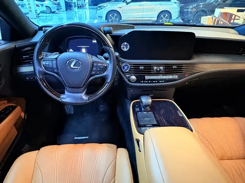 Lexus LS — миниатюра 6