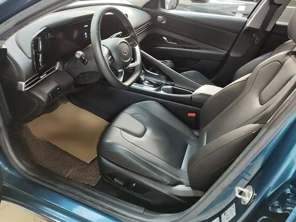 Hyundai Elantra — миниатюра 12