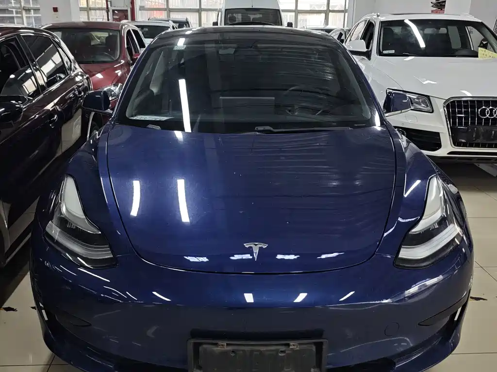 Tesla Model 3 — миниатюра 3