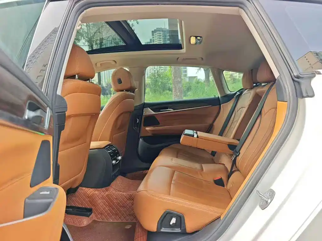 BMW 5 Series — миниатюра 4