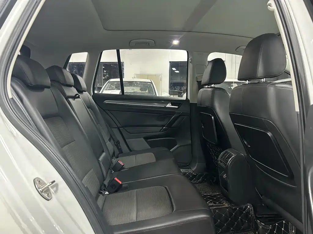 VOLKSWAGEN GOLF*JIAYU