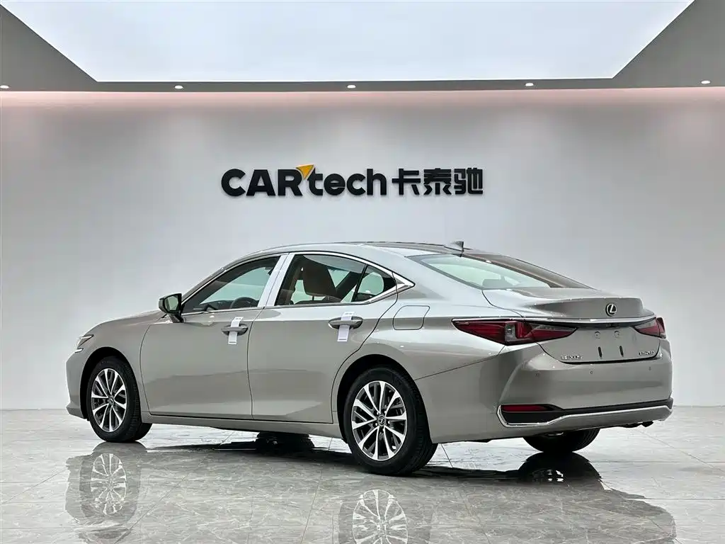 LEXUS  ES