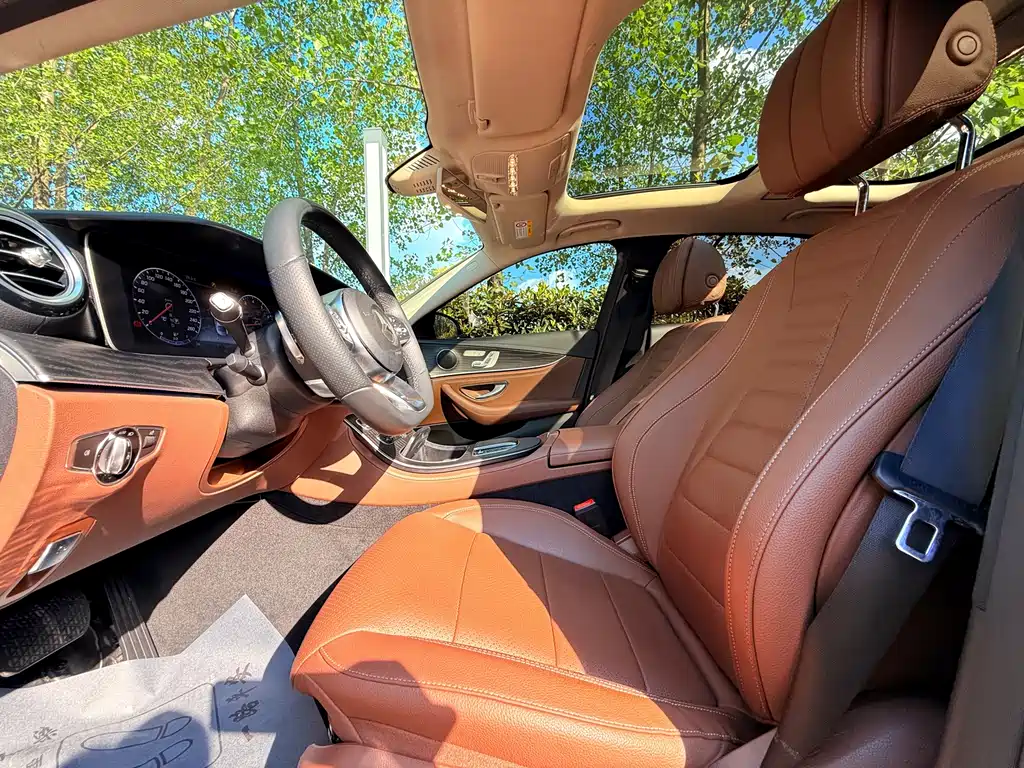 Mercedes-Benz E-Class — миниатюра 6