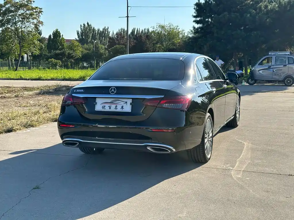 Mercedes-Benz E-Class — миниатюра 6