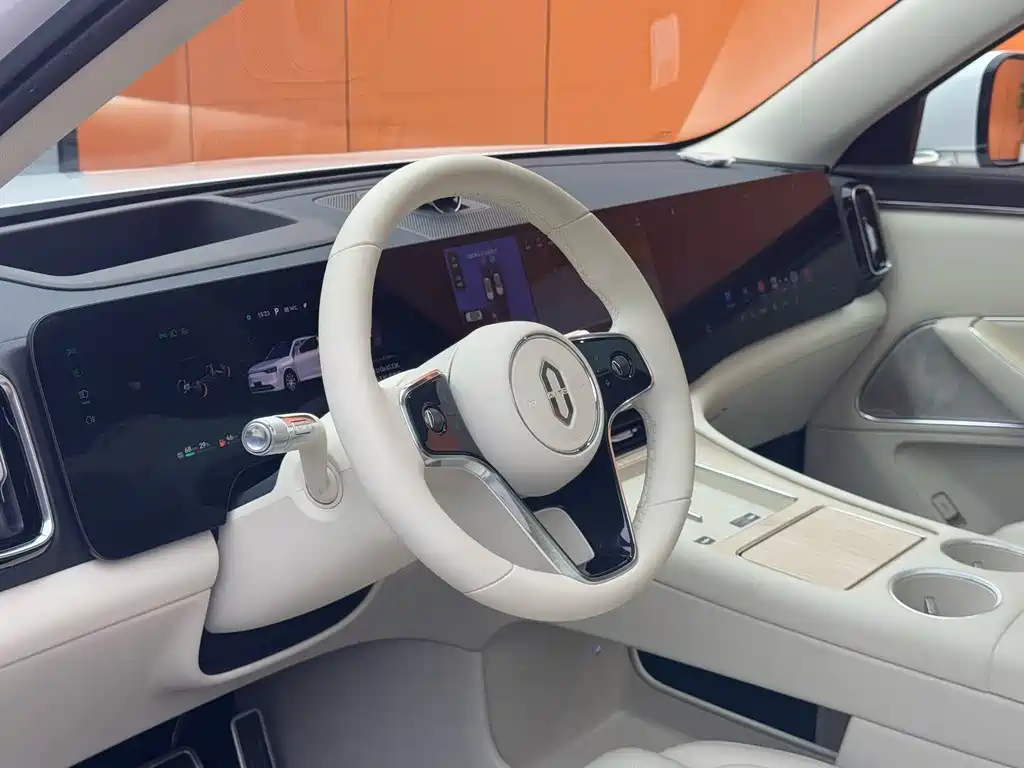 AITO ASK THE WORLD M8