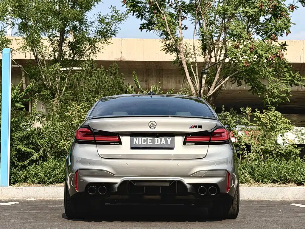 BMW M5 — миниатюра 5