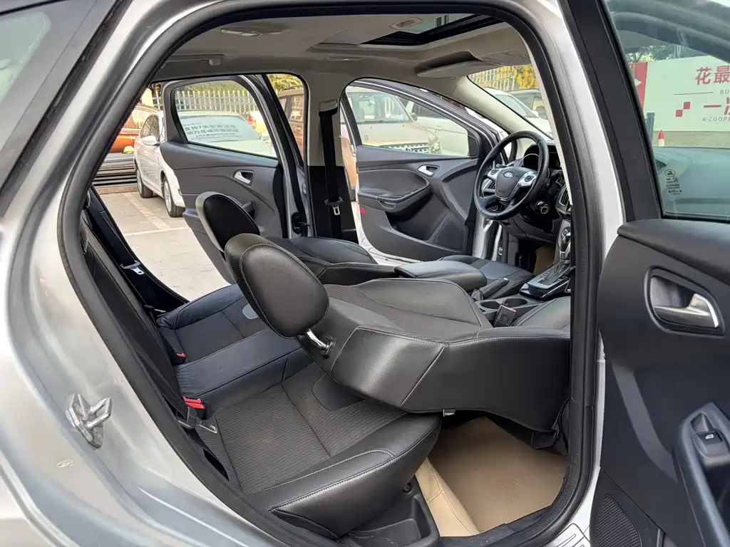 Ford Focus — миниатюра 7