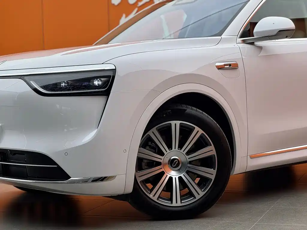 AITO ASK THE WORLD M8