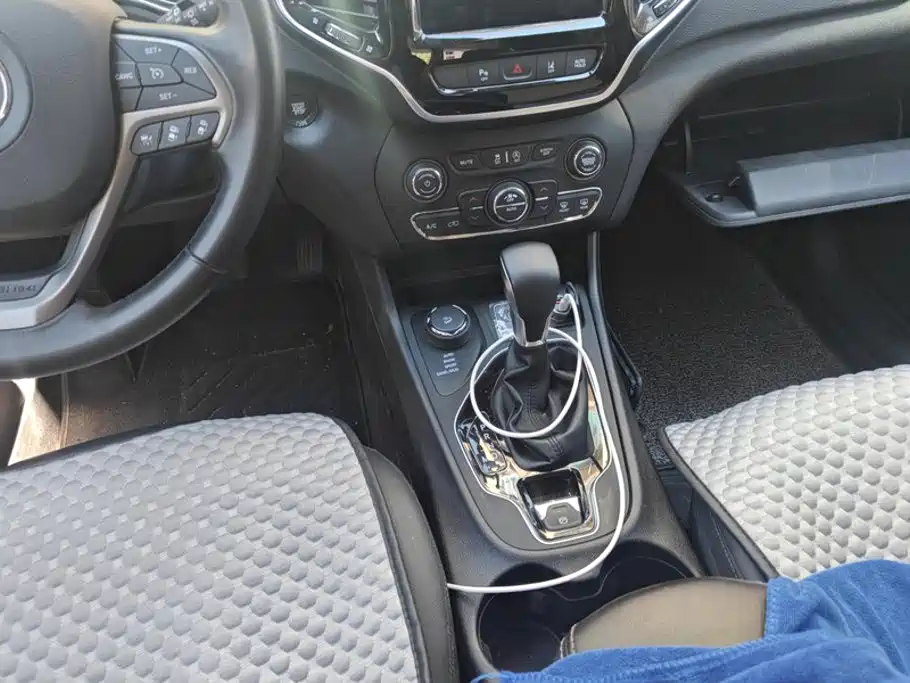 Jeep Cherokee — миниатюра 16