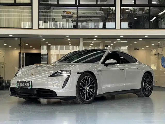 PORSCHE TAYCAN 2023
