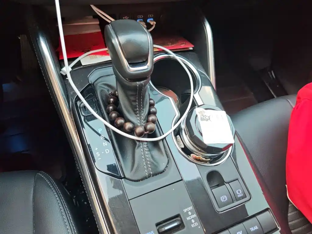 Toyota Crown Kluger — миниатюра 10