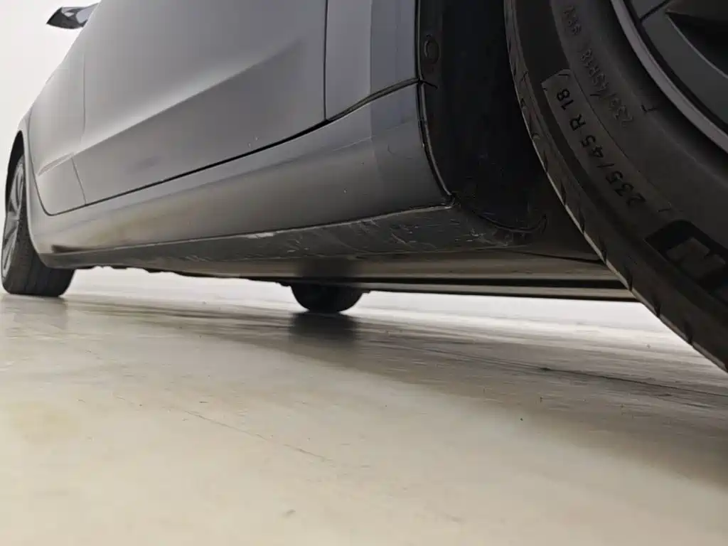 Tesla Model 3 — миниатюра 21