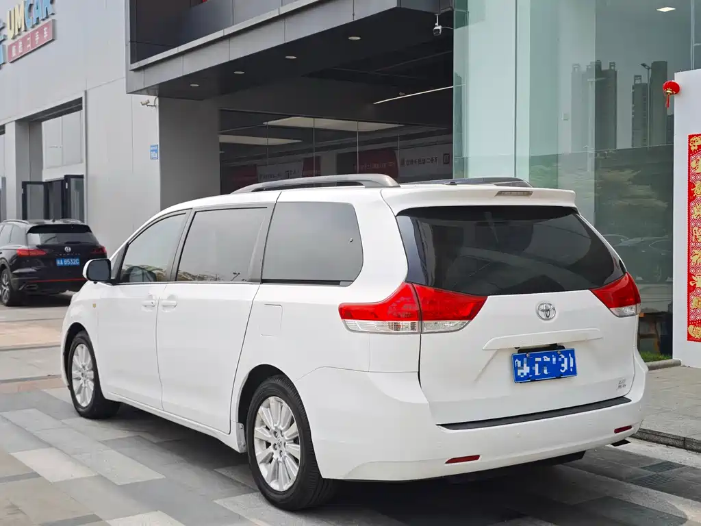Toyota Sienna 2013 3.5L AT