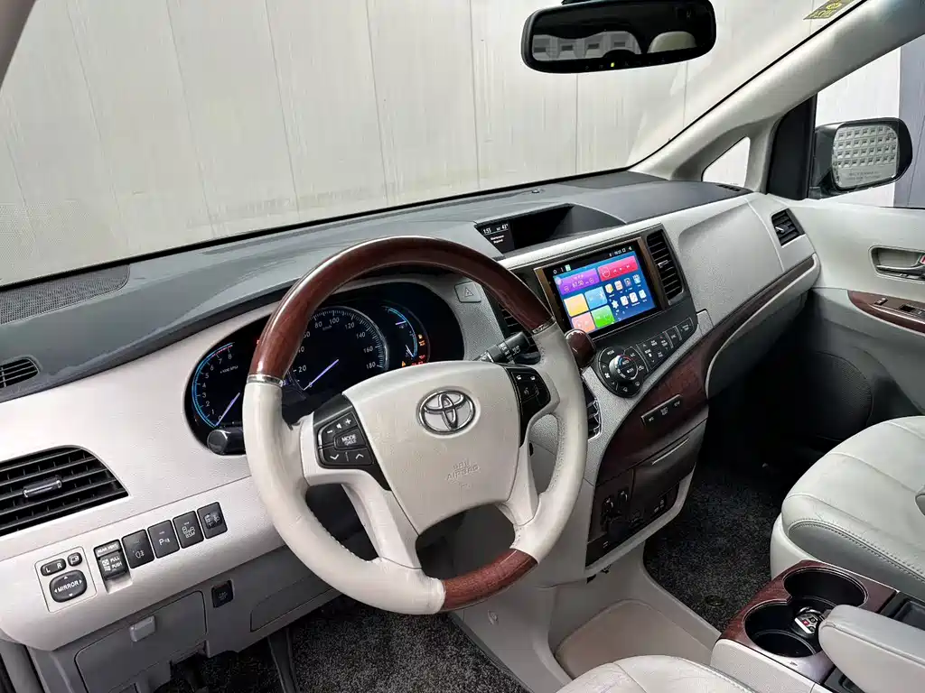 Toyota Sienna 2013 3.5L AT