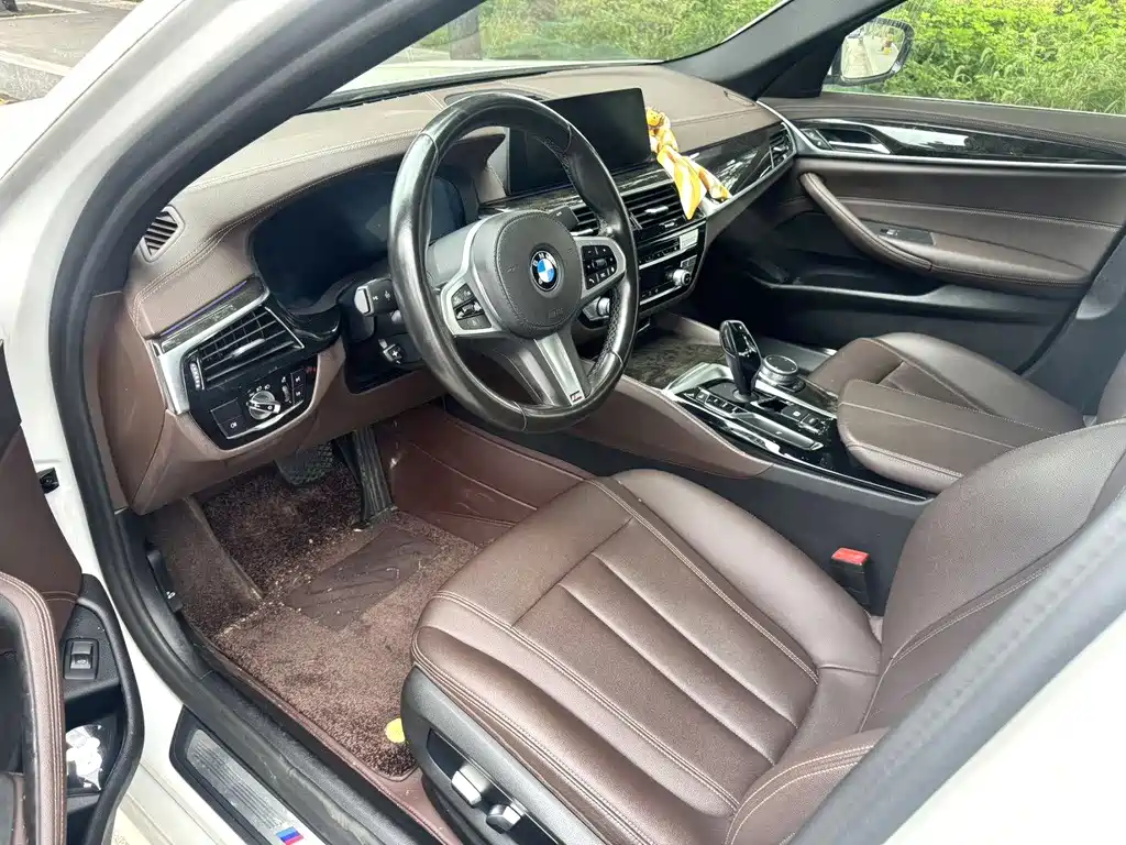 BMW 5 Series — миниатюра 6
