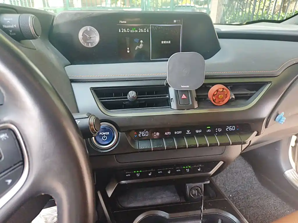 Lexus UX New Energy — миниатюра 14