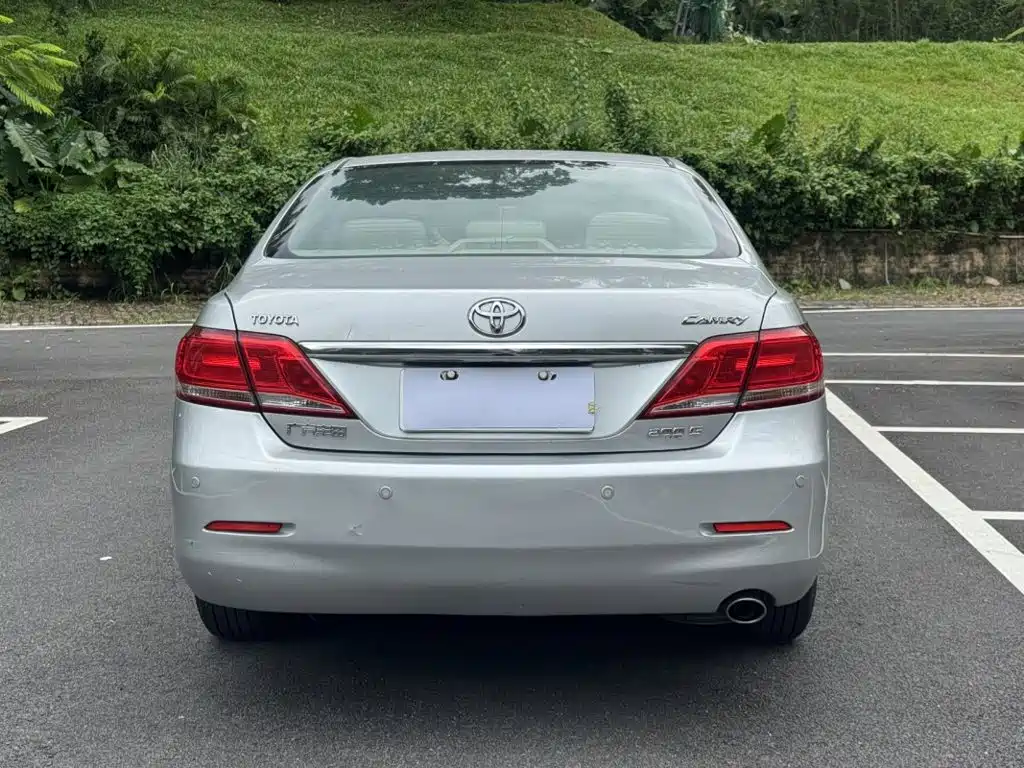 Toyota Camry — миниатюра 11